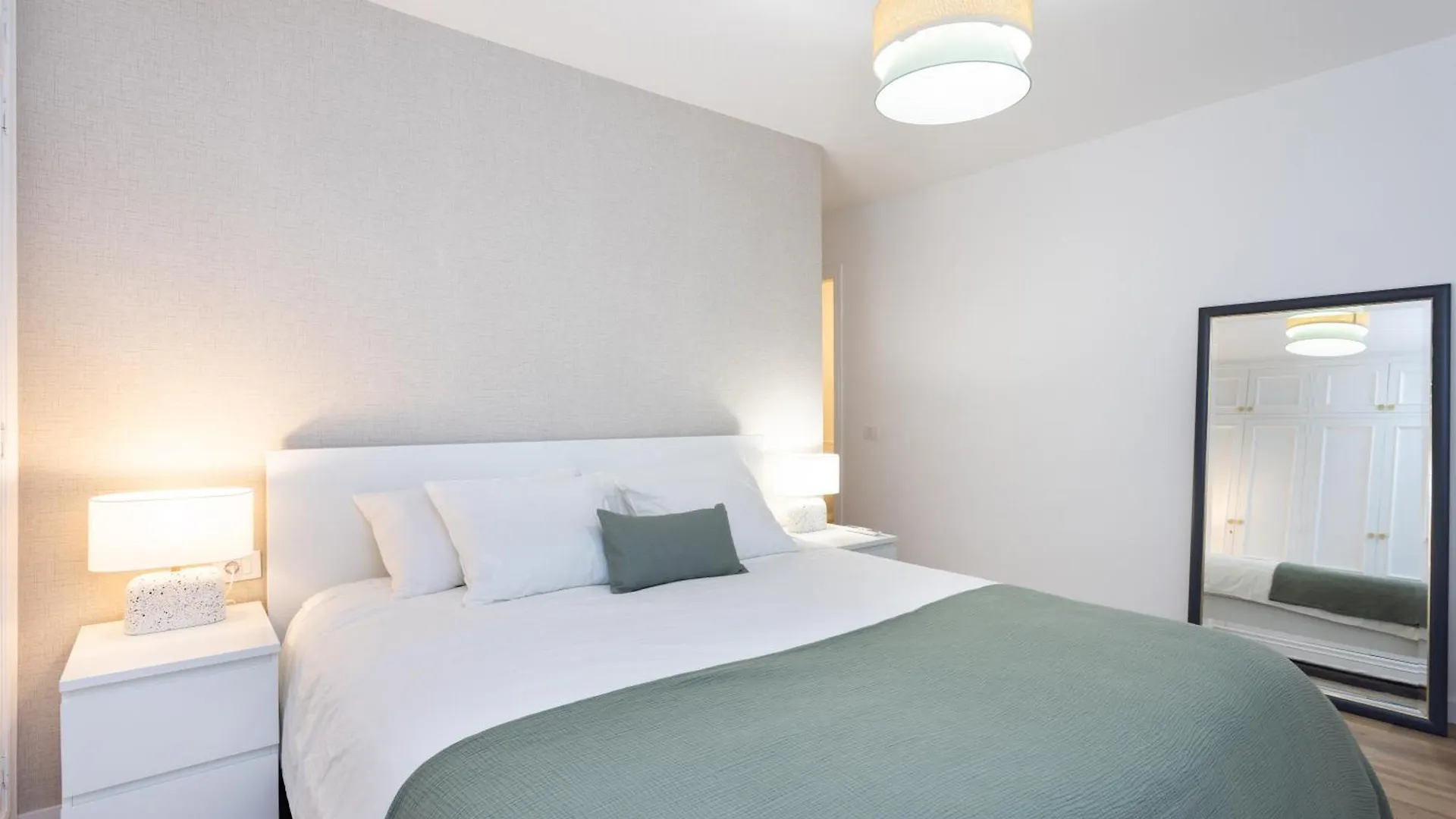 Home2Book Spacious & Modern Escape In Santa Cruz Apartman
